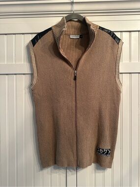 ClockHouse Zip-Up Ribbed Sleeveless Sweater Vest in Camel w/Faux Leather Detail